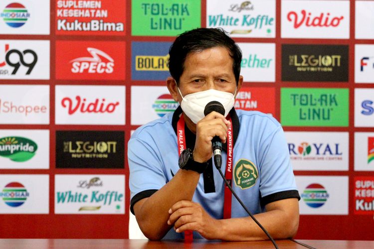 Pelatih Persikabo 1973 musim 2022-2023, Djadjang Nurdjaman.