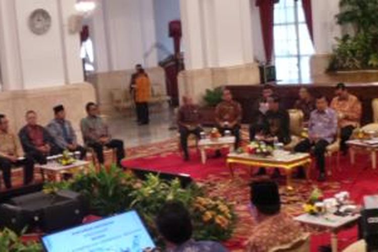 Presiden Joko Widodo menggelar pertemuan dengan pimpinan lembaga tinggi negara di Istana Negara, Jakarta, Selasa (19/1/2016). 