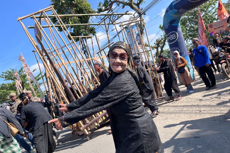 Nek Eneung dan Langkah yang Menjaga Tradisi Hajat Laut Pangandaran