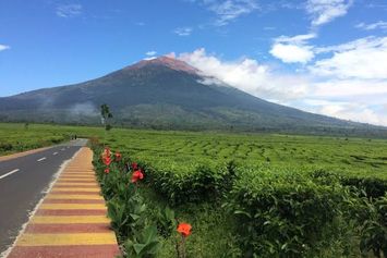 5 Gunung Tertinggi di Pulau Sumatera dengan Panorama yang Memanjakan Mata