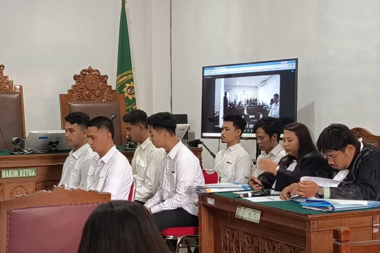 Teriakan Histeris Keluarga Matel di Hadapan 6 Polisi Pengeroyoknya...