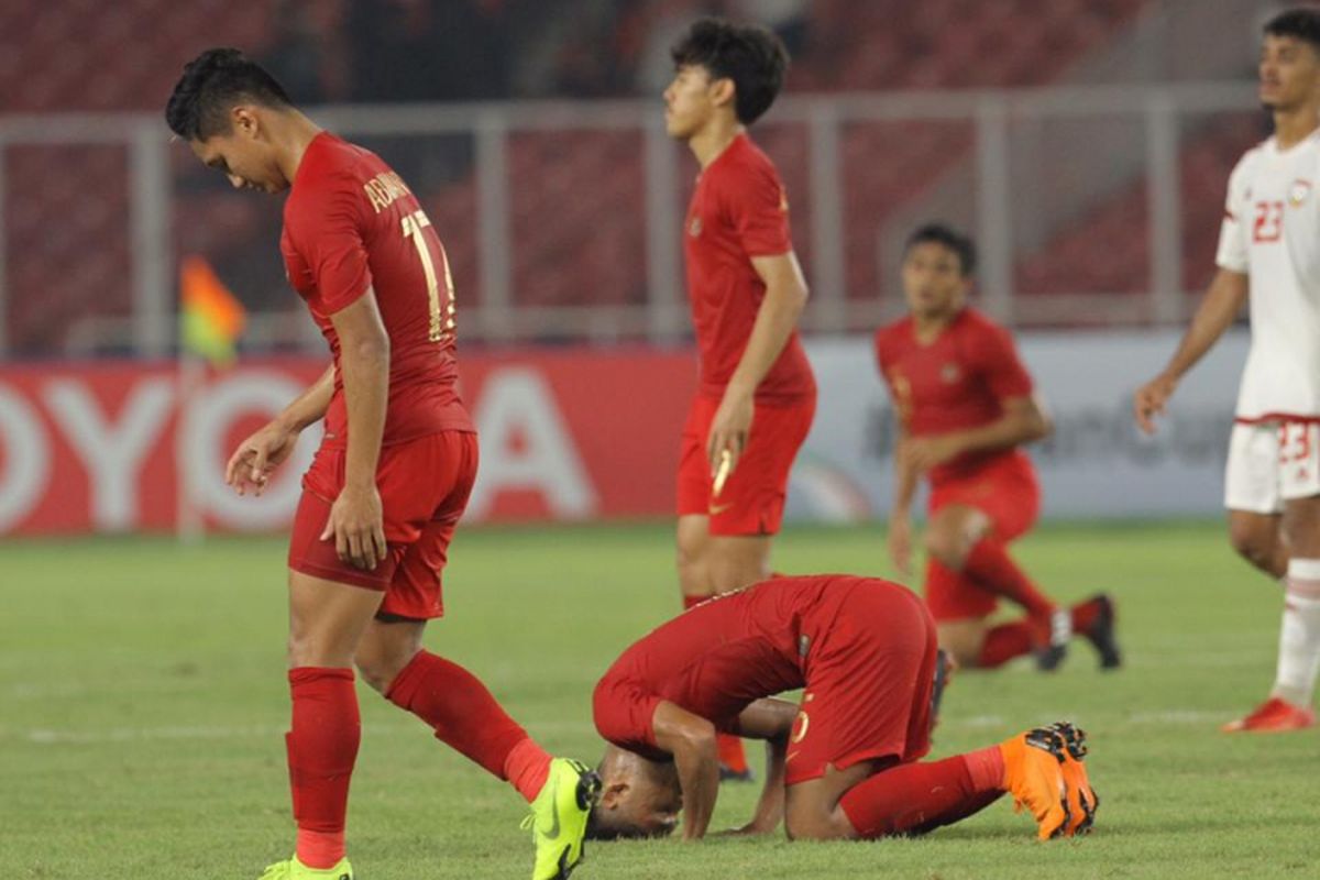 Para pemain timnas U-19 Indonesia merayakan gol ke gawang UEA dalam laga lanjutan Grup A Piala Asia U-19 di Stadion Utama Gelora Bung Karno, Jakarta, Rabu (24/10/2018).
