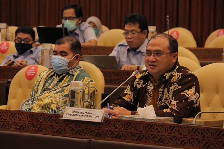 Gubernur Babel Erzaldi Rosman saat menghadiri kegiatan RDP dengan sejumlah pejabat daerah hingga pemerintah pusat di Ruang Rapat Komisi IV DPR-RI, Jakarta, Kamis (3/12/20).
