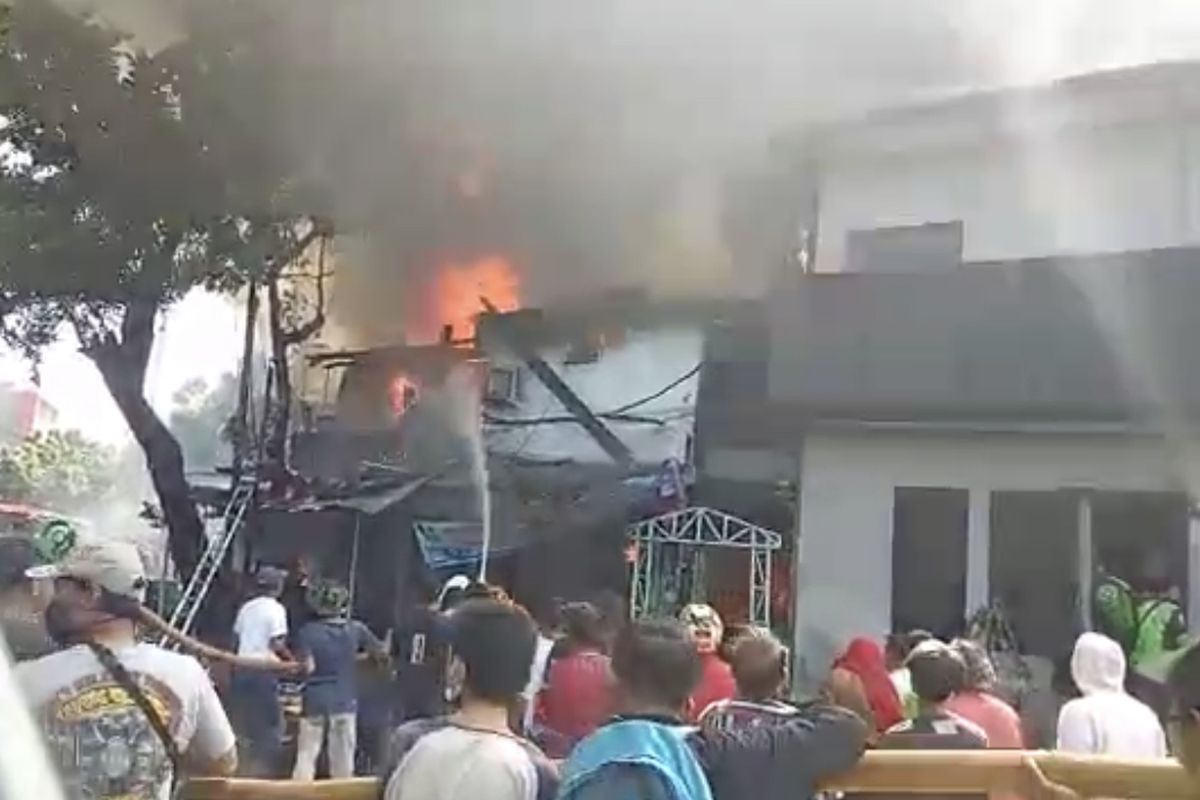 Sebuah ruko mebel di Jalan Minangkabau Barat, Setiabudi, Jakarta terbakar pada Selasa (2/7/2020) pagi.