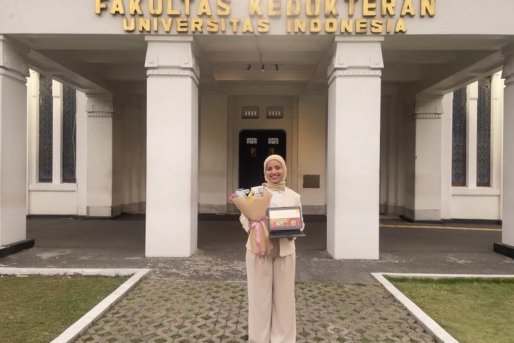 Wakil Ketua BEM UI Fathimah Azzahra Lulus Fakultas Kedokteran dalam 3 Tahun
