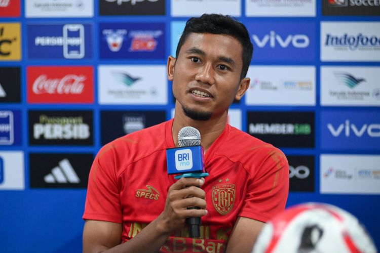 Kapten Bali United Ricky Fajrin bicara prediksi juara Super League 2025-2026 dalam konferensi pers jelang Persib Bandung vs Bali United, Minggu (12/4/2026) di Gelora Bandung Lautan Api (GBLA). 