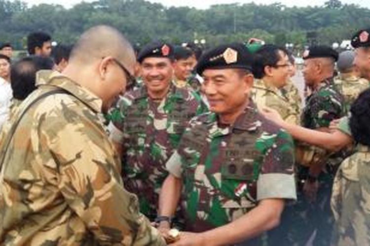 Panglima TNI Jenderal Moeldoko, saat melakukan pembaretan sejumlah pimpinan media massa, di Mabes TNI Cilangkap, Jakarta Timur, Selasa (16/6/2015).