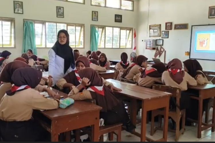 Yheni Sang Honorer Bergaji Rp 345.000, Guru Seni di Pati yang Tambah Penghasilan dari Melatih Tari dan Sinden