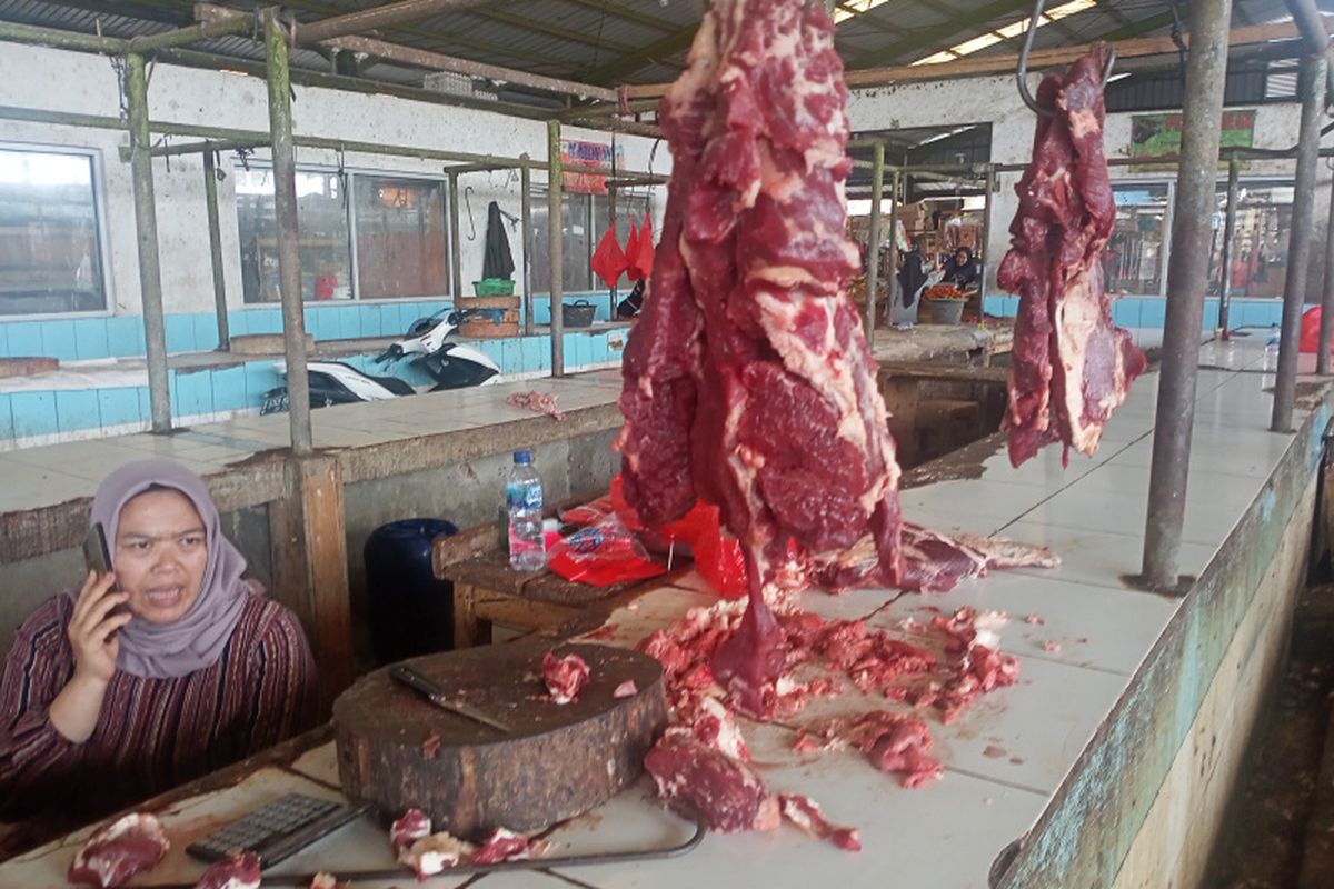 Kabar mogok masal yang akan dilakukan pedagang daging sapi selama lima hari dari tanggal 28 Februari sampai 4 Maret 2022 tak jadi dilakukan, namun di beberapa lokasi harga daging di Kabupaten Bandung terhitung stabil