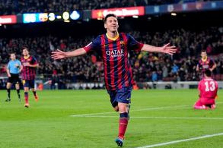 Striker Barcelona, Lionel Messi, saat merayakan gol keduanya ke gawang Getafe pada leg pertama 16 besar Copa del Rey di Stadion Camp Nou, Rabu atau Kamis (9/1/2014) dini hari WIB. 