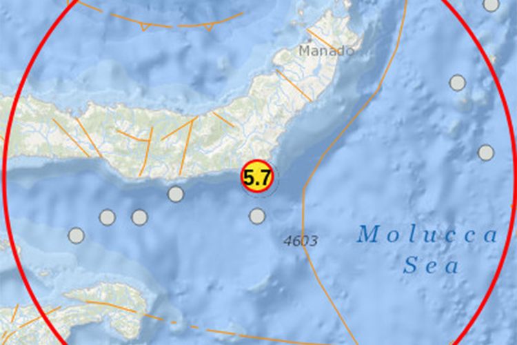 Gempa 5,7 SR yang mengguncang lengan utara pulau Sulawesi berada di wilayah perairan. Guncangannya dirasakan sejumlah kota di pulau Sulawesi.