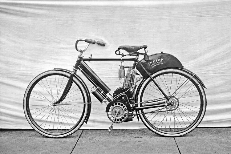 Motorcycle, Indian, designed by Oscar Hedstrom for Hendee Manufacturing Company, 1902. TR*309934. | From 8 x 10 bwn.