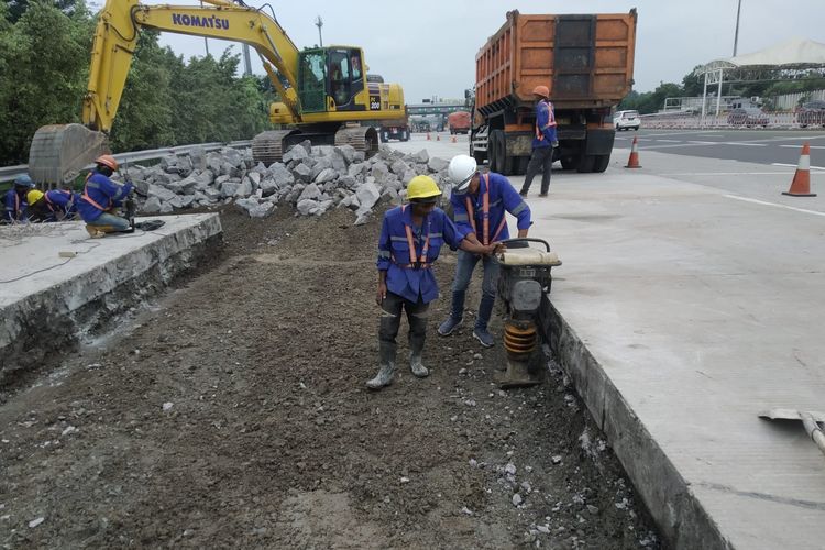 Tingkatkan Keamanan Pengguna Jalan, PT JTT Lakukan Pemeliharaan Rutin Ruas Jalan Tol Jakarta-Cikampek