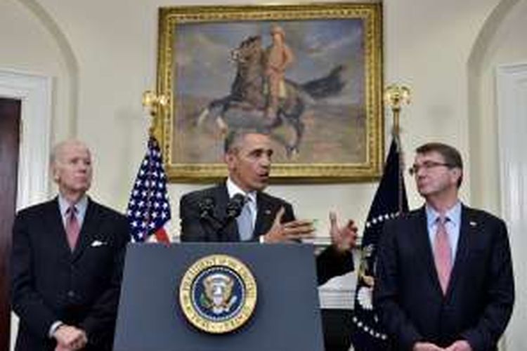 Presiden AS Barack Obama didampingi Wapres Joe Biden (kiri) dan Menhan Ash Carter saat membeberkan rencana penutupan penjara militer Guantanamo di Gedung Putih, Selasa (23/2/2016).