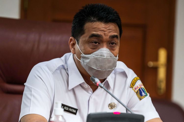 Jakarta Deputy Governor Ahmad Riza Patria delivers his speech in an event held at the City Hall on Wednesday, November 18, 2020.  