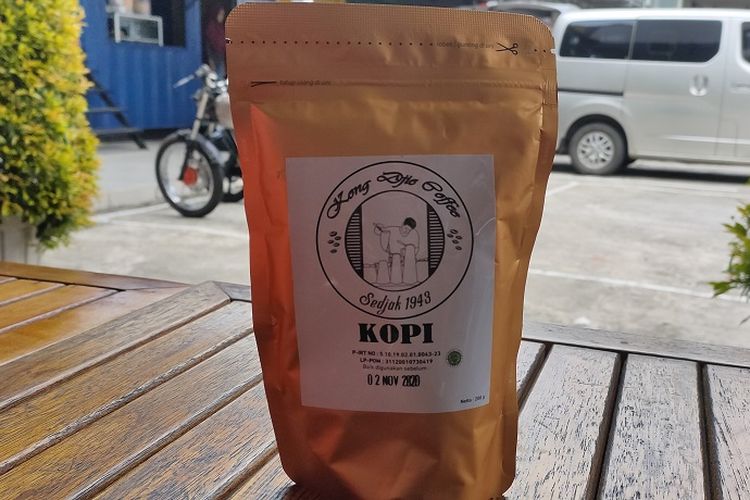 Bubuk kopi Kong Djie dijual dengan harga Rp 35.000. Kopi ini sudah ada sejak tahun 1943 dan telah ada di lebih dari 12 cabang di Belitung.