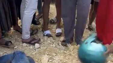 Emosi Warga Memuncak, Pukuli Kepala Pencuri Motor dengan Helm di Pamekasan