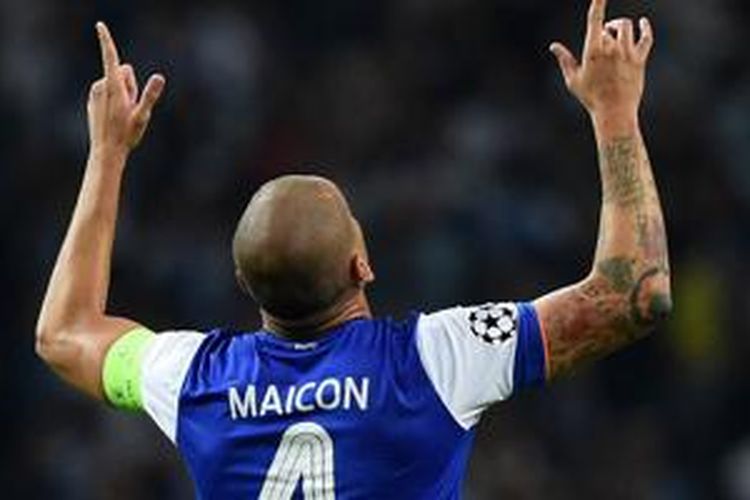 Kapten Porto, Maicon, merayakan gol ke gawang Chelsea, Selasa (29/9/2015). 