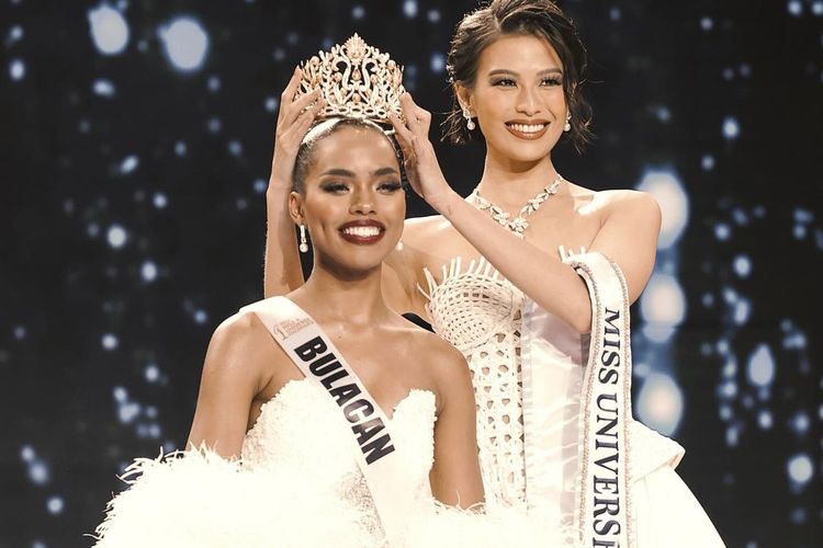 Chelsea Manalo dinobatkan sebagai Miss Universe Filipina 2024, pada Rabu (22/5/2024) lalu. Chelsea merupakan perempuan kulit hitam pertama yang menjuarai kontes kecantikan tersebut. 
