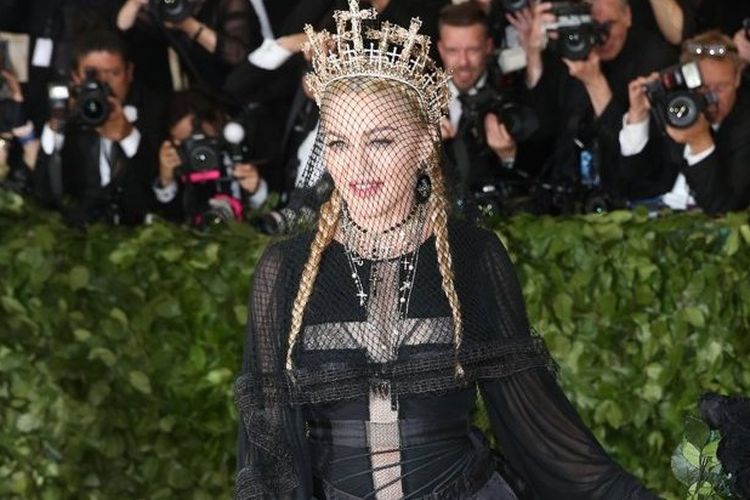 Class Action dilakukan oleh salah satu penggemar terhadap Madonna. Lantaran, merasa dirugikan akibat konser telat dua jam.