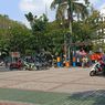 Saat Halaman Gereja Katedral Digunakan Jadi Area Parkir Jemaah yang Shalat Id di Masjid Istiqlal...