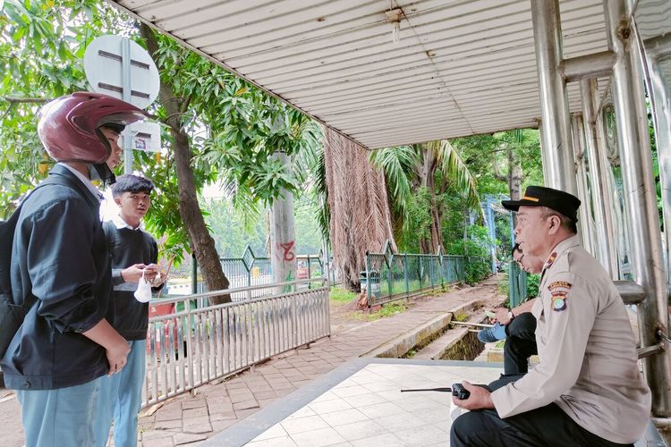 Polres Tangerang Datangi Sejumlah Sekolah, Cegah Siswa Ikut Demo Tolak ...