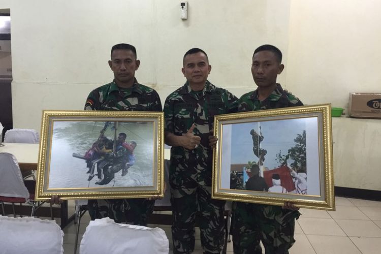 Serda Suyono (paling kanan) Kamis (24/8/2017) siang diterima oleh Kasad Jenderal TNI Mulyono di ruang kerjanya di Mabes TNI AD Cilangkap, Jakarta untuk menerima piagam perhargaan serta hadiah berupa sepeda motor.