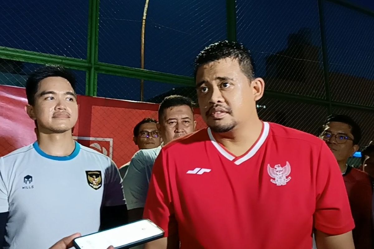 Walikota Medan Bobby Nasution saat menjawab pertanyaan wartawan di Lapangan Gajah Mada, Medan, Rabu (14/8/2024)