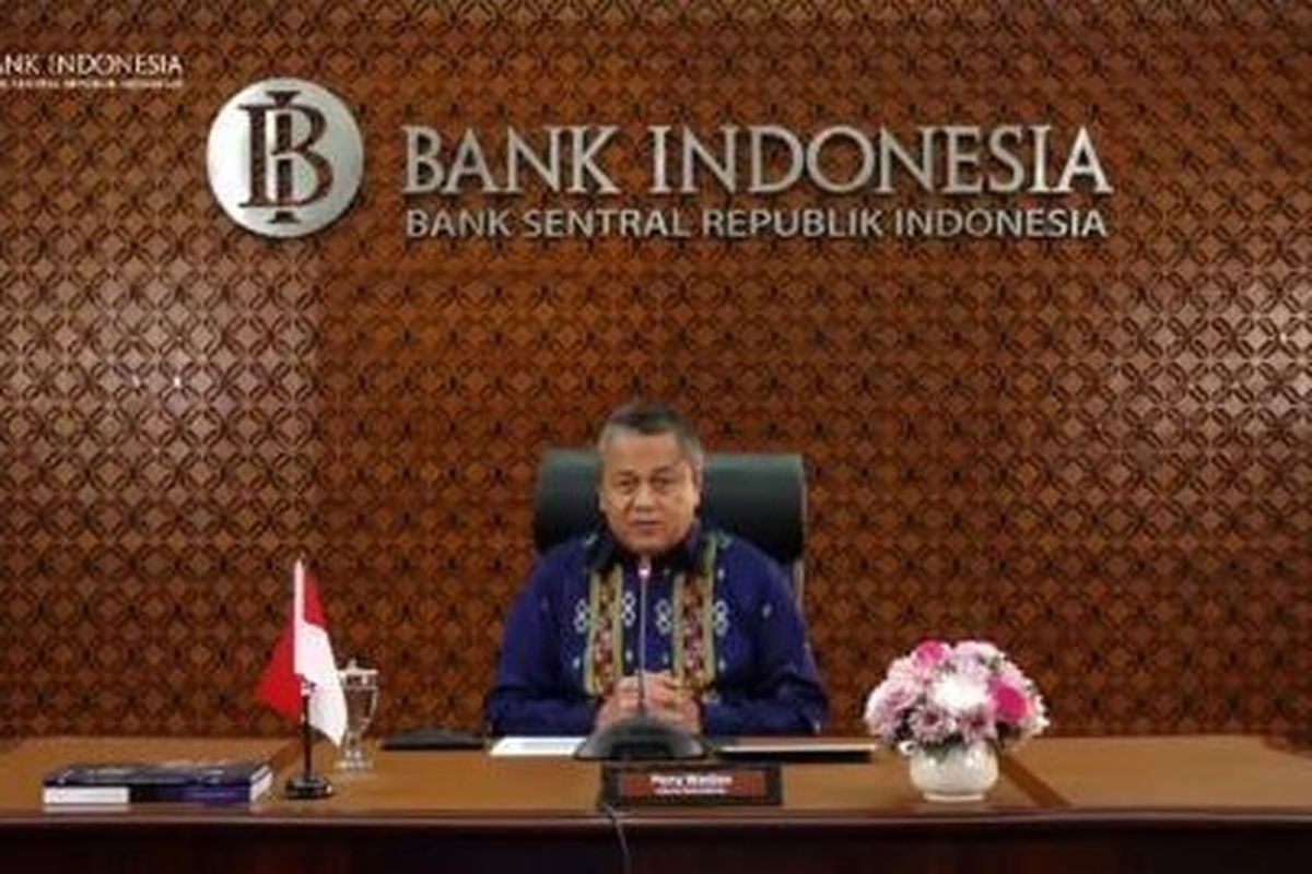 Gubernur Bank Indonesia (BI) Perry Warjiyo dalam konferensi video di Jakarta, Jumat (17/4/2020)