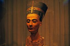 Fakta-fakta Menarik Nefertiti Ratu Mesir Kuno yang Kharismatik