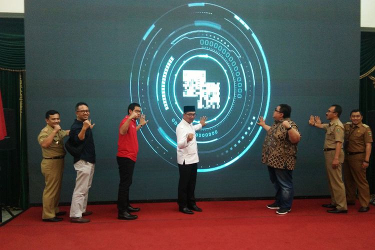 Gubernur Jawa Barat Ridwan Kamil saat meluncurkan program Patriot Desa Digital di Gedung Sate, Jalan Diponegoro, Senin (1/4/2019).