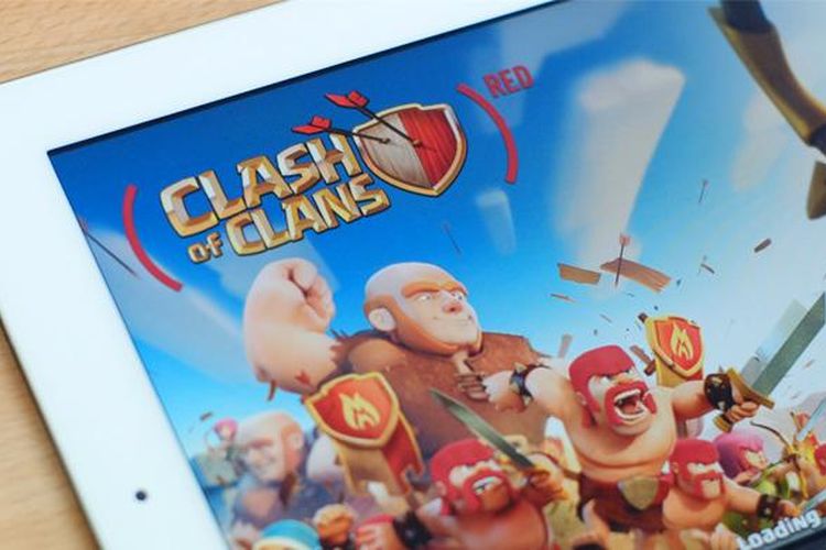 Tampilan layar pembuka Clash of Clans RED di iOS