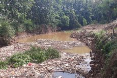 Tumpukan Sampah Penuhi Kali Cikeas, 4 Perumahan Berpotensi Banjir
