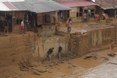 Menko PMK Sebut Ada Kampung Berubah Jadi Sungai Pasca-banjir Bandang di Lebak