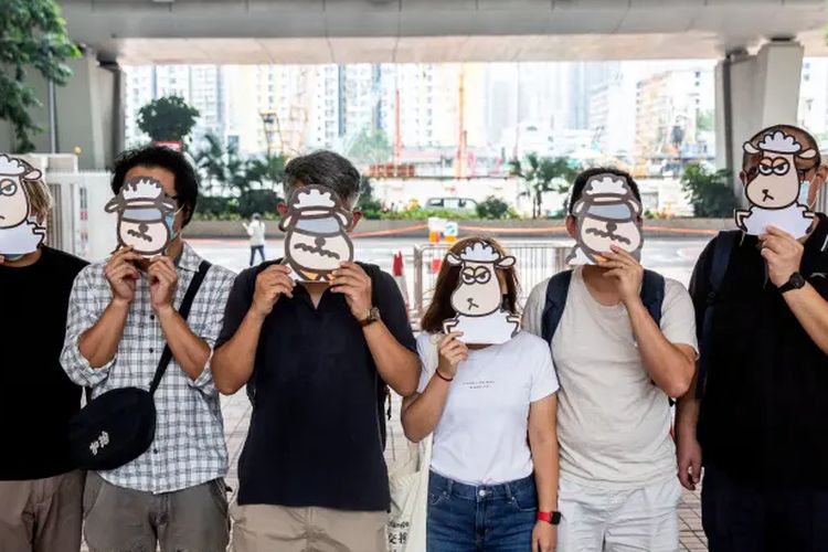 Lima terapis wicara Hong Kong diadili atas tiga buku anak-anak yang menggambarkan gerakan pro-demokrasi sebagai domba.