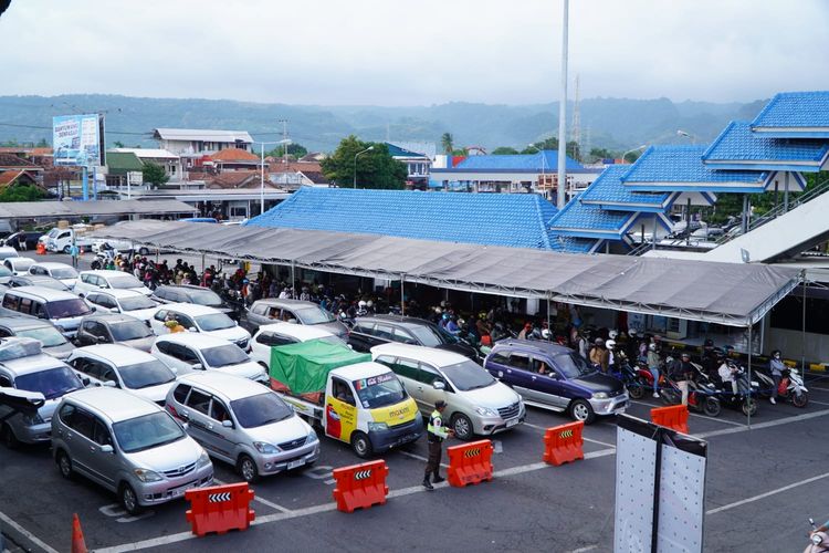 Pasca-Lebaran 2026, Mengapa Pelabuhan Ketapang Masih Macet hingga 15 Kilometer?