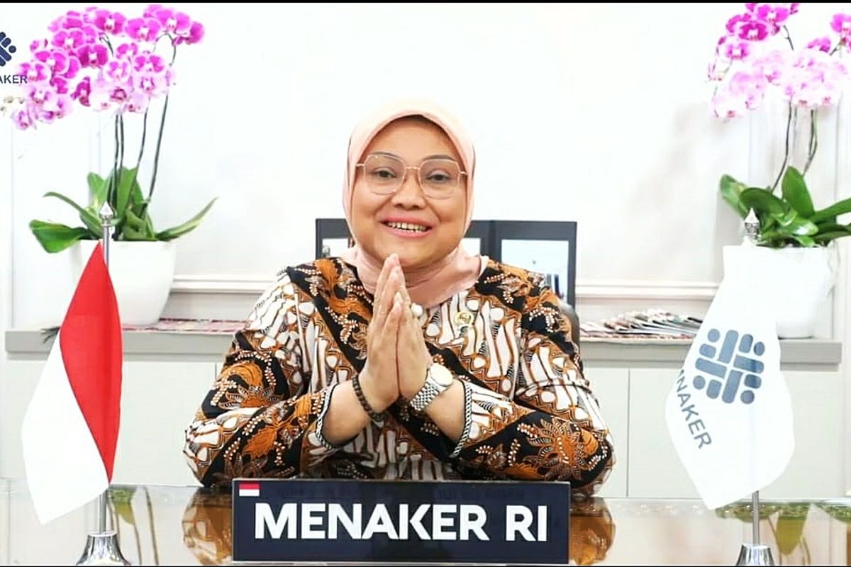 Menteri Ketenagakerjaan (Menaker) Ida Fauziyah saat memberikan sambutan dalam Webinar Emergency and Response in COVID-19 Pandemic Setting di Jakarta, Sabtu (31/7/2021). 