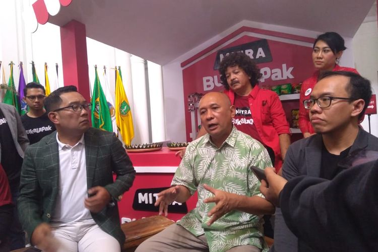 Menteri Koperasi dan UKM Teten Masduki menjelaskan kondisi koperasi dan UMKM di Indonesia dalam acara Mitra BukaLapak di Bandung, Minggu (8/3/2020).