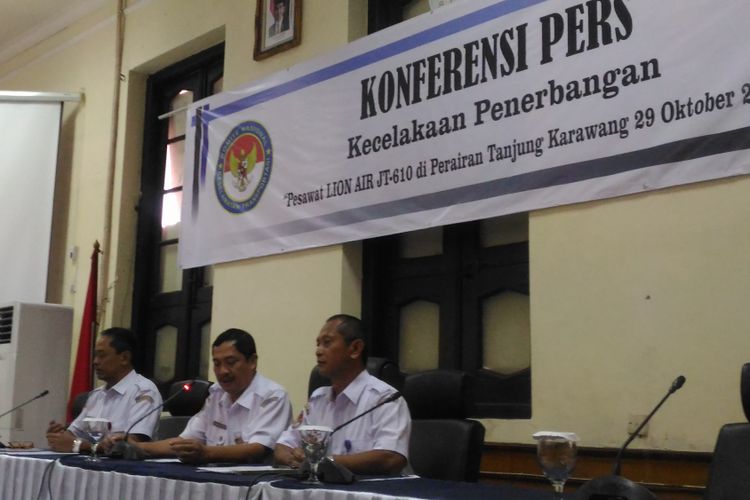 KNKT saat menggelar konferensi pers terkait isu kelaikan pesawat Lion Air PK-LQP di gedung KNKT, Jakarta Pusat, Kamis (29/11/2018). 