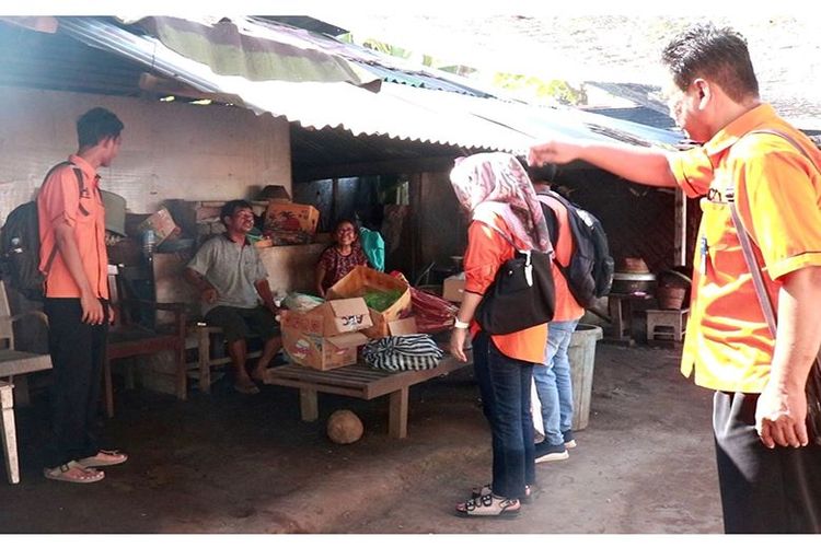Penyaluran bansos sembako dan Program Keluarga Harapan (PKH) di pesisir Gili Trawangan, Nusa Tenggara Barat (NTT), oleh PT Pos Indonesia (Persero) telah mencapai 99,05 persen.

