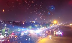 Ribuan Lampion Menghiasi Langit Kota Semarang