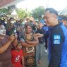 AHY Datang, Korban Gempa Pasaman Barat Berebut Salaman dan Swafoto