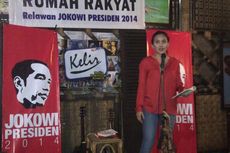 Deklarasi Relawan Jokowi, Rieke Bacakan Puisi 