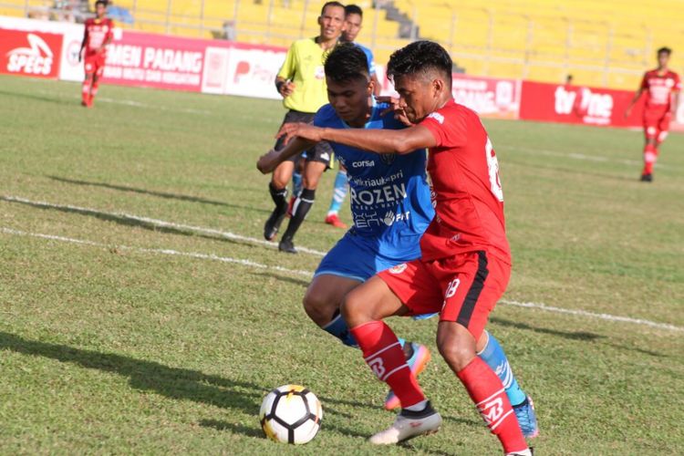 Irsyad Maulana mau mencoba melewati pemain PSPS