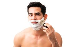 Jangan Asal, Ini 3 Cara Mencukur Kumis dan Janggut Sendiri di Rumah