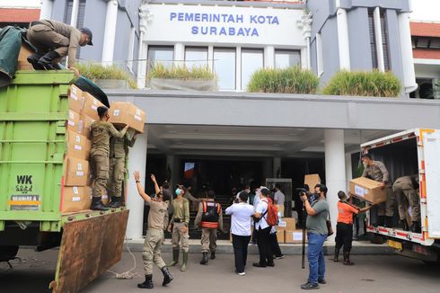 Kasus Covid-19 Tinggi, Pemkot Surabaya Terima Ribuan Baju Hazmat dan Masker KN95 dari Kemenkes