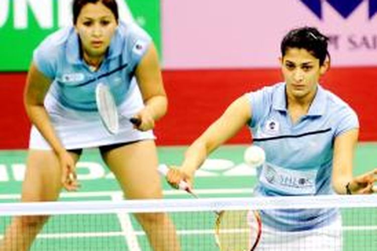 Pasangan ganda putri India, Jwala Gutta (kiri) dan Ashwini Ponappa.