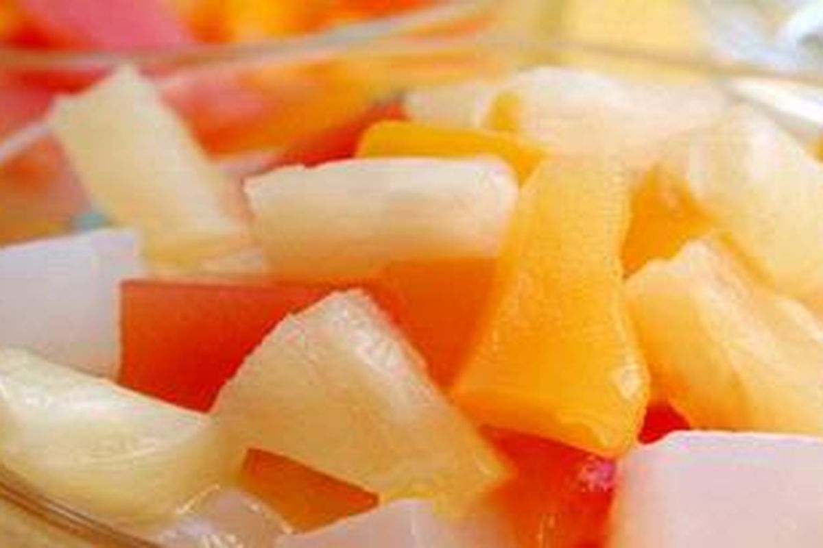 Ilustrasi campuran Nata De Coco dengan buah-buahan