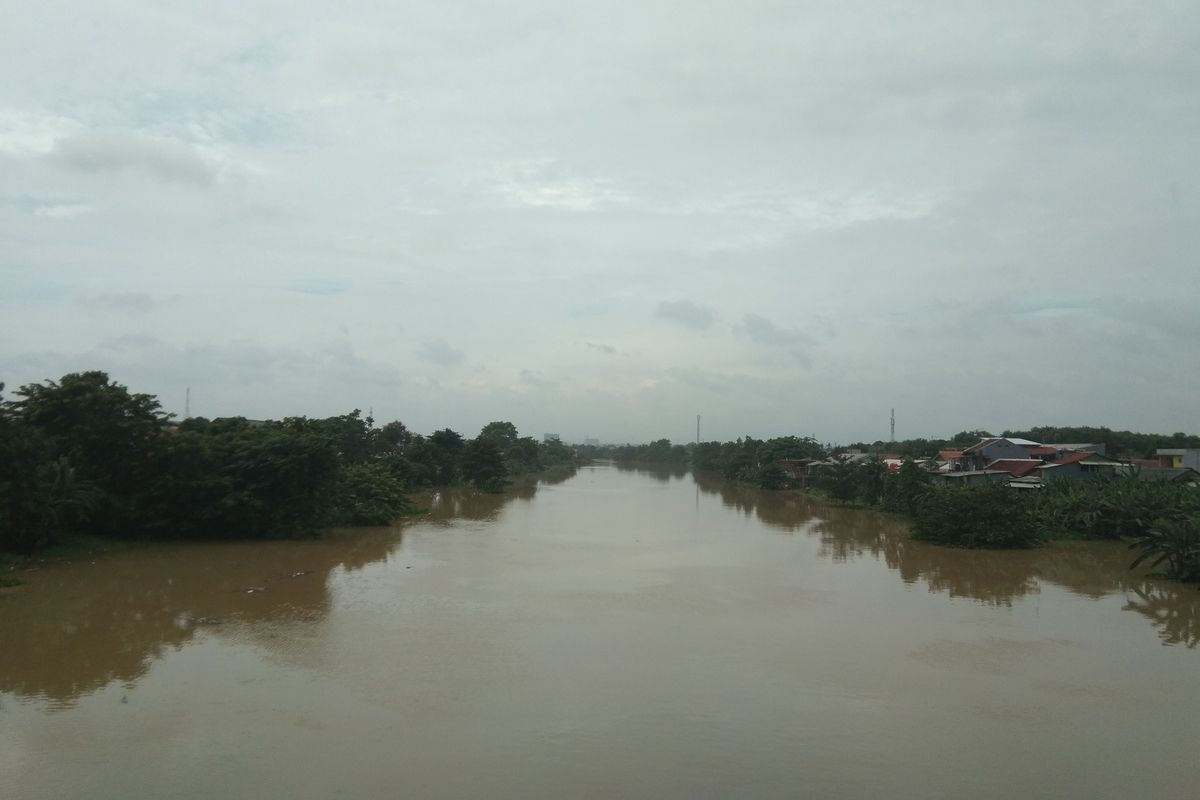 Kondisi Sungai Citarum di Jalan Tarumanegara, Karawang Barat, Minggu (23/2/2020).