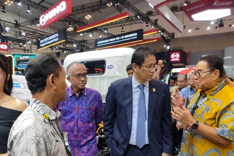 Purbaya: Insentif untuk 500.000 Motor Listrik Segera Diumumkan, Mobil Listrik Juga Masuk Paket